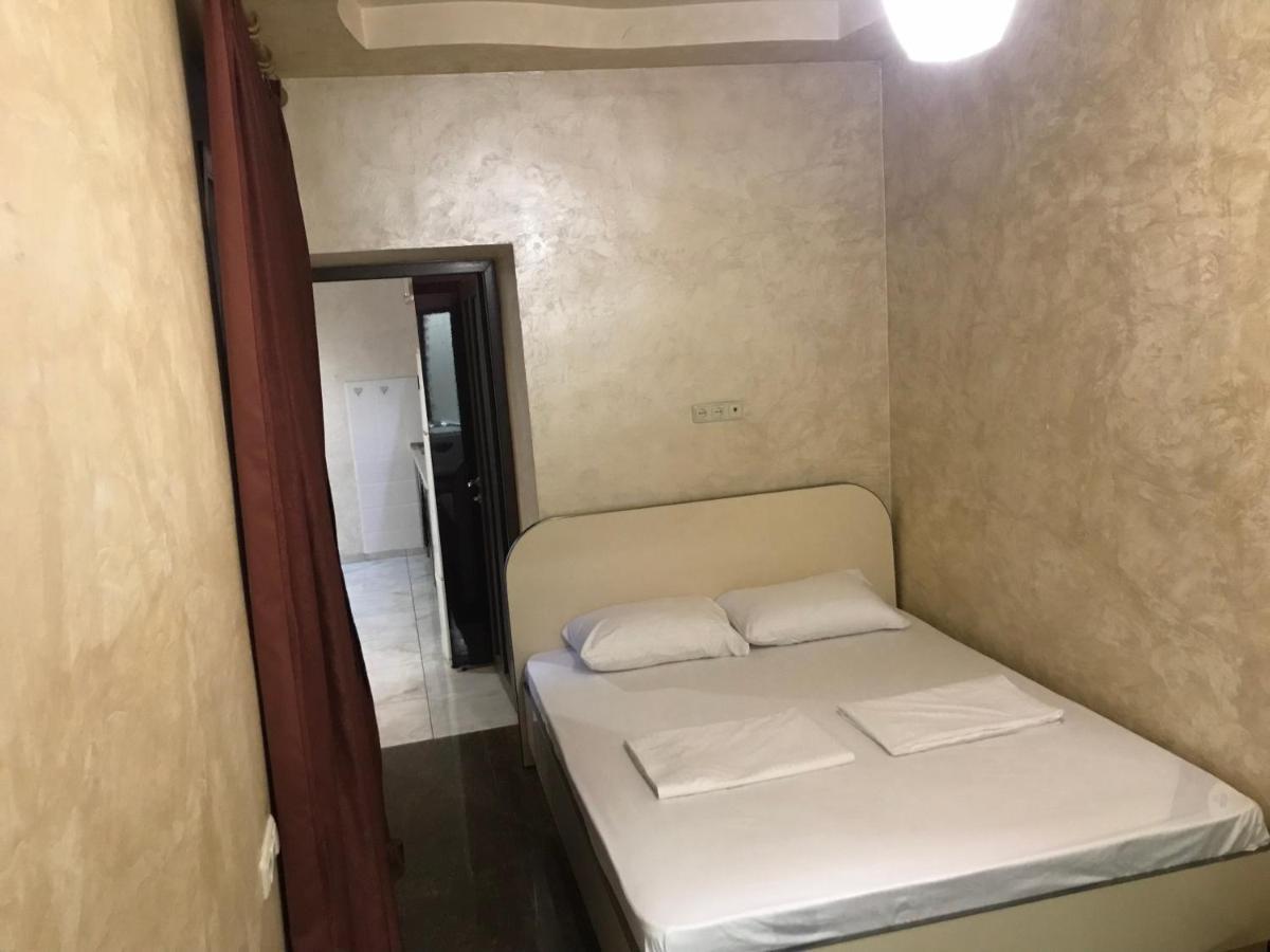Luxury Apartment With Jacuzzi On Republic Square 예레반 외부 사진