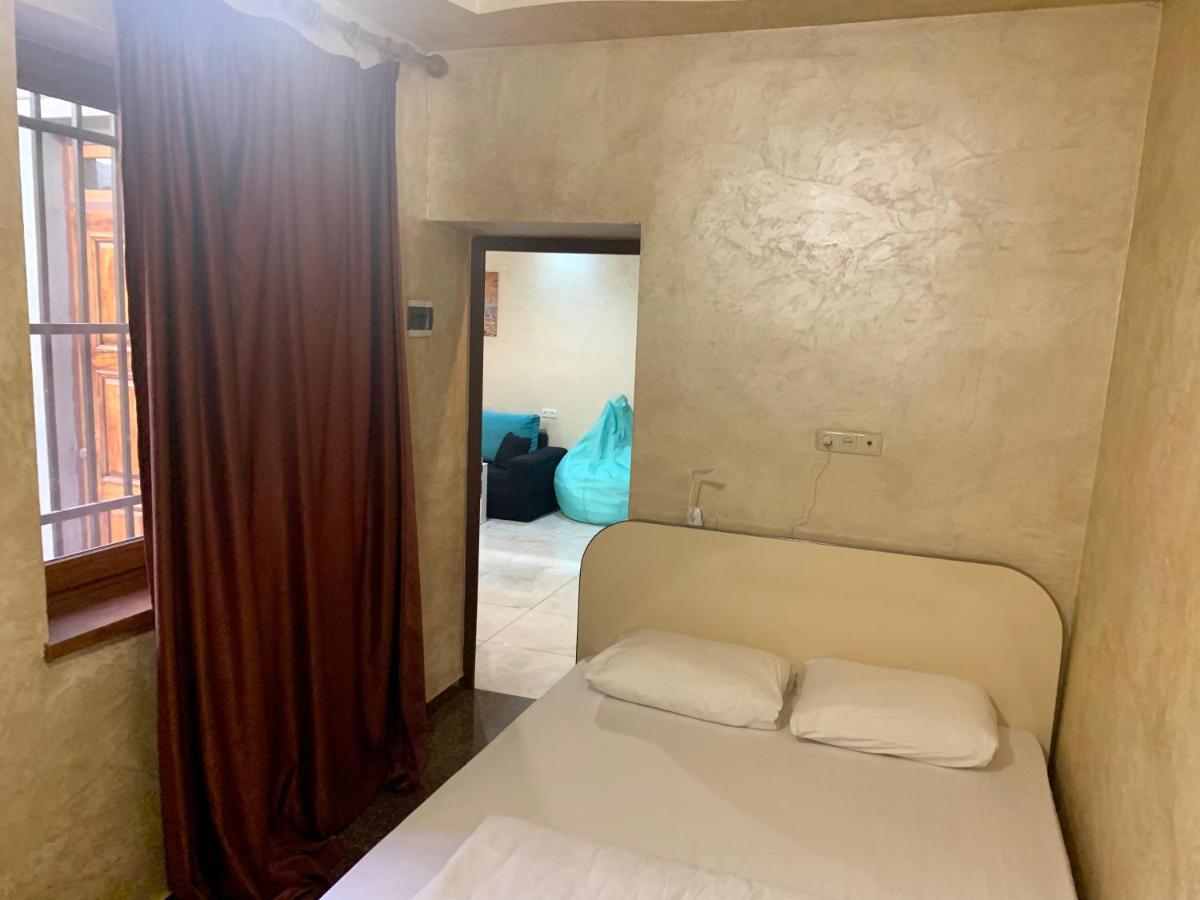 Luxury Apartment With Jacuzzi On Republic Square 예레반 외부 사진