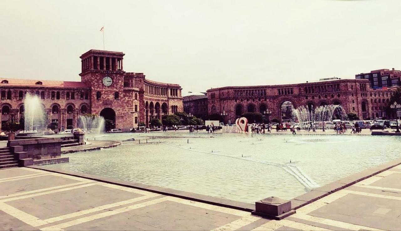 Luxury Apartment With Jacuzzi On Republic Square 예레반 외부 사진